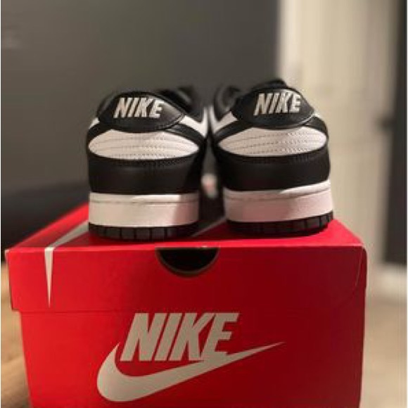 Men’s panda dunks size 11
In great condition
Comes with box - Picture 3 of 5